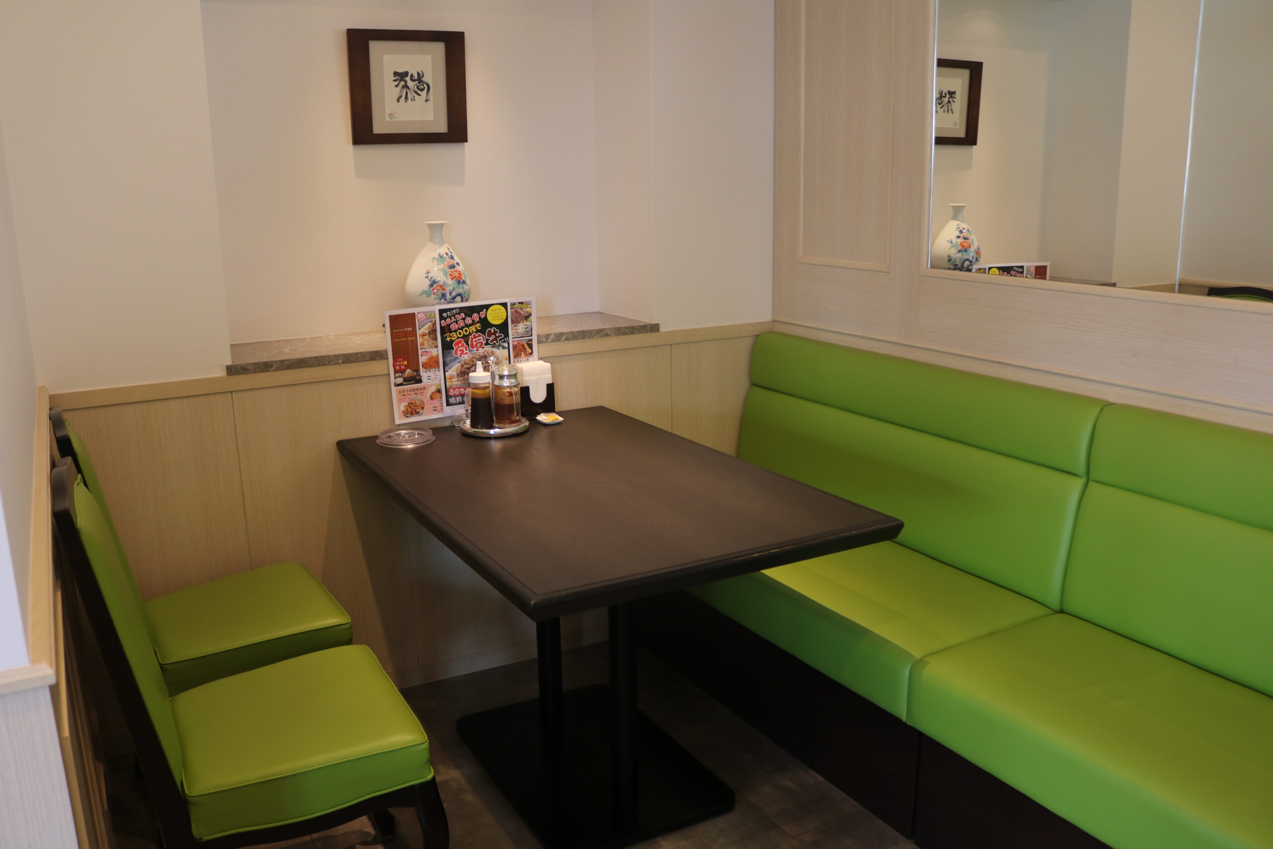 肉のレストラン店内画像２