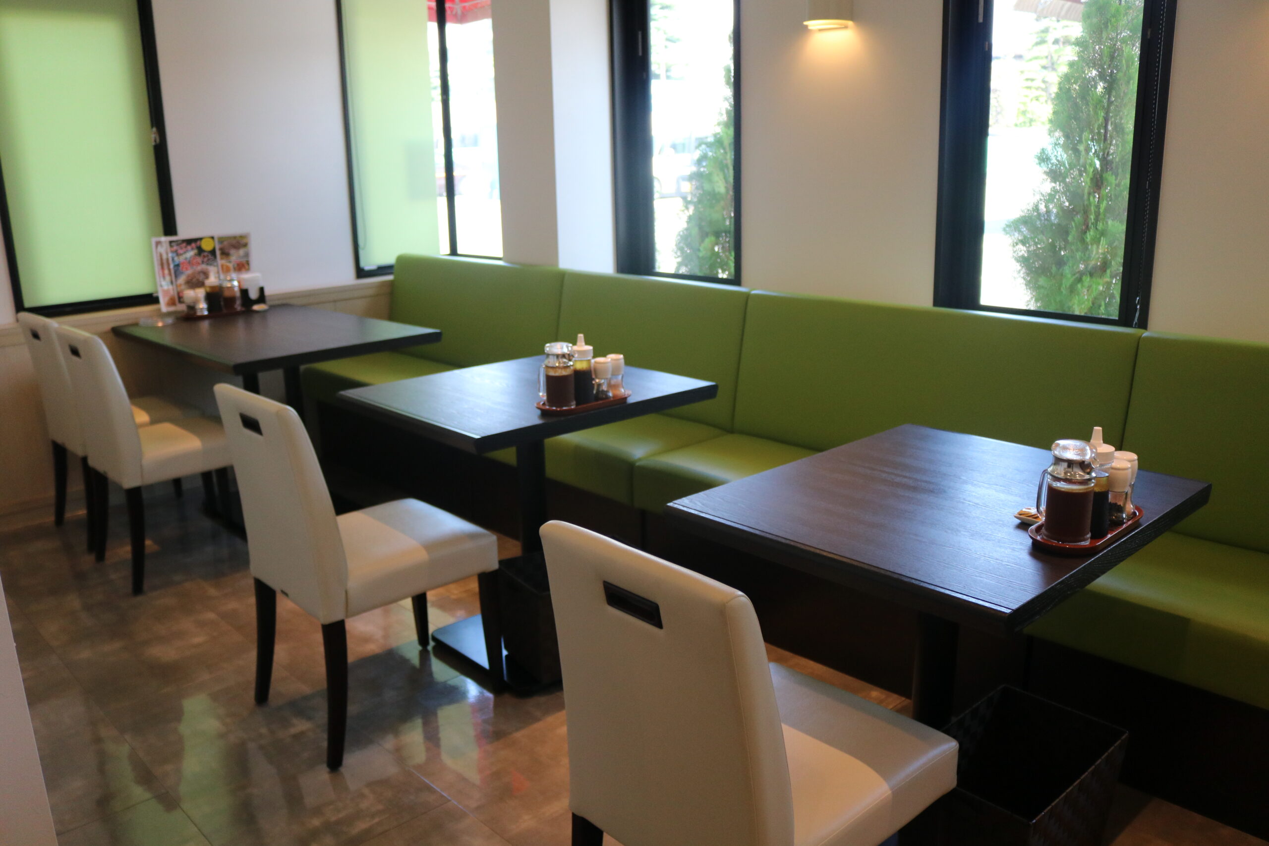 肉のレストラン店内画像３